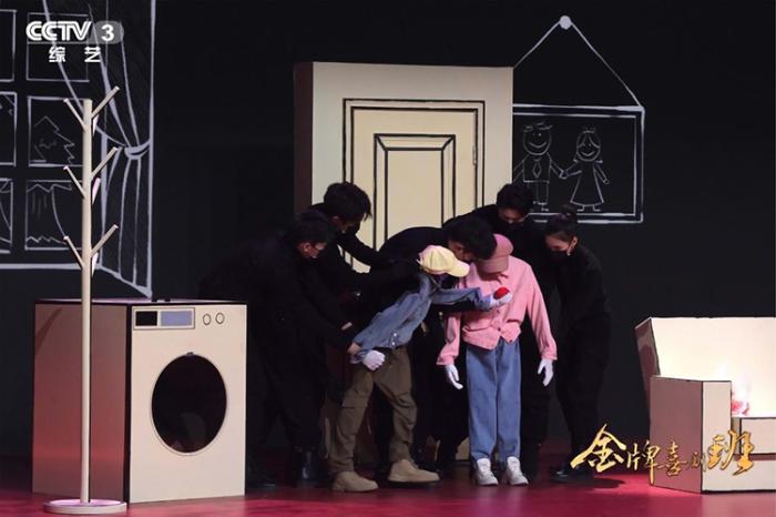 《金牌喜剧班》神秘开场学员直面导师灵魂拷问 “班级大考”谁是人气No.1