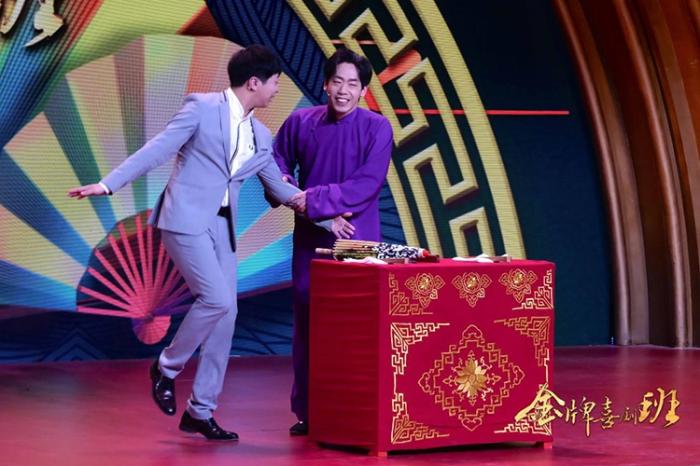 《金牌喜剧班》学员北京人艺精进技艺，班级大考最后决战创意十足惊喜连连