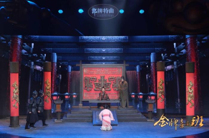 《金牌喜剧班》上演荒诞现实科幻三幕式毕业大戏